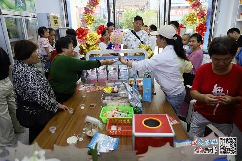 手工酸奶店受熱捧 開業當天收到百余個訂單 圖